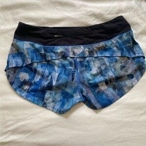 size 6 low rise speed up lulu shorts
2.5 inch